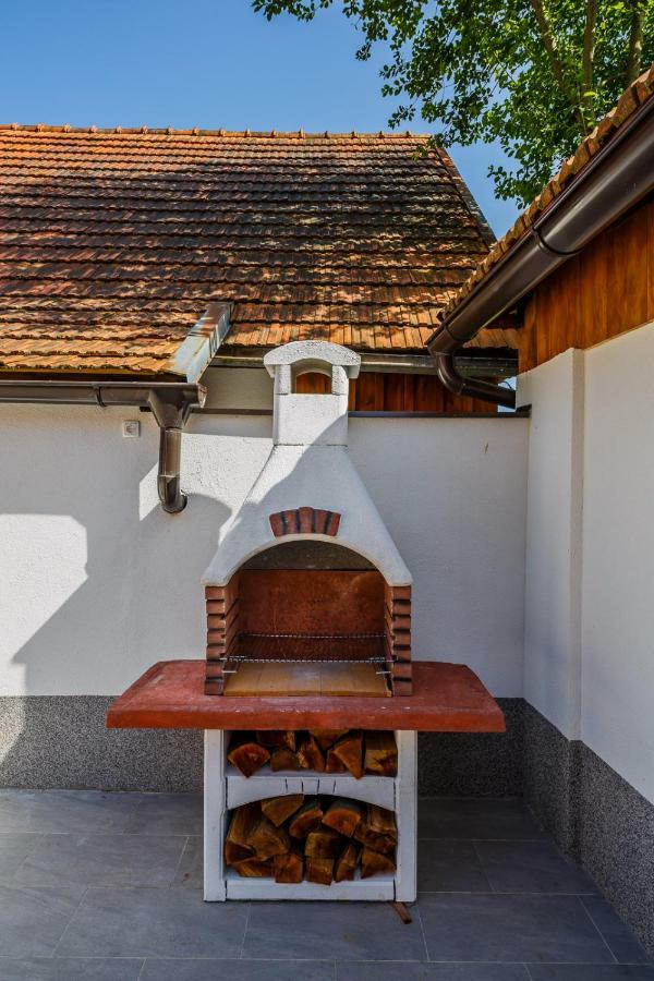 Beautiful Cottage With Heated Pool For 22 Ppl Plaski Bagian luar foto