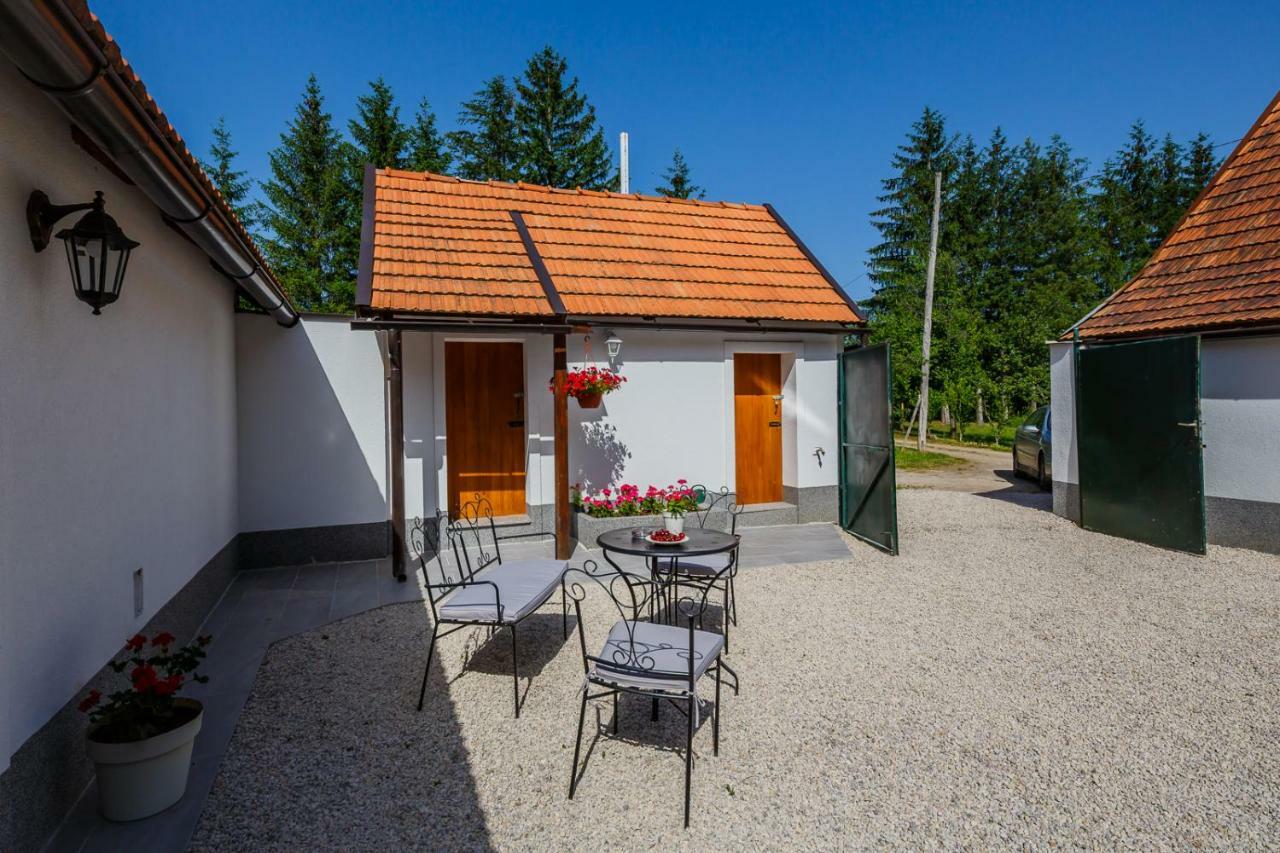 Beautiful Cottage With Heated Pool For 22 Ppl Plaski Bagian luar foto