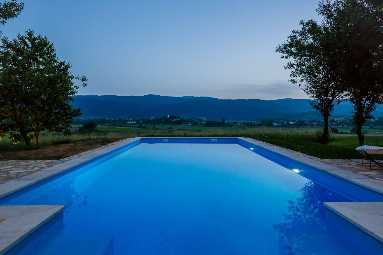 Beautiful Cottage With Heated Pool For 22 Ppl Plaski Bagian luar foto