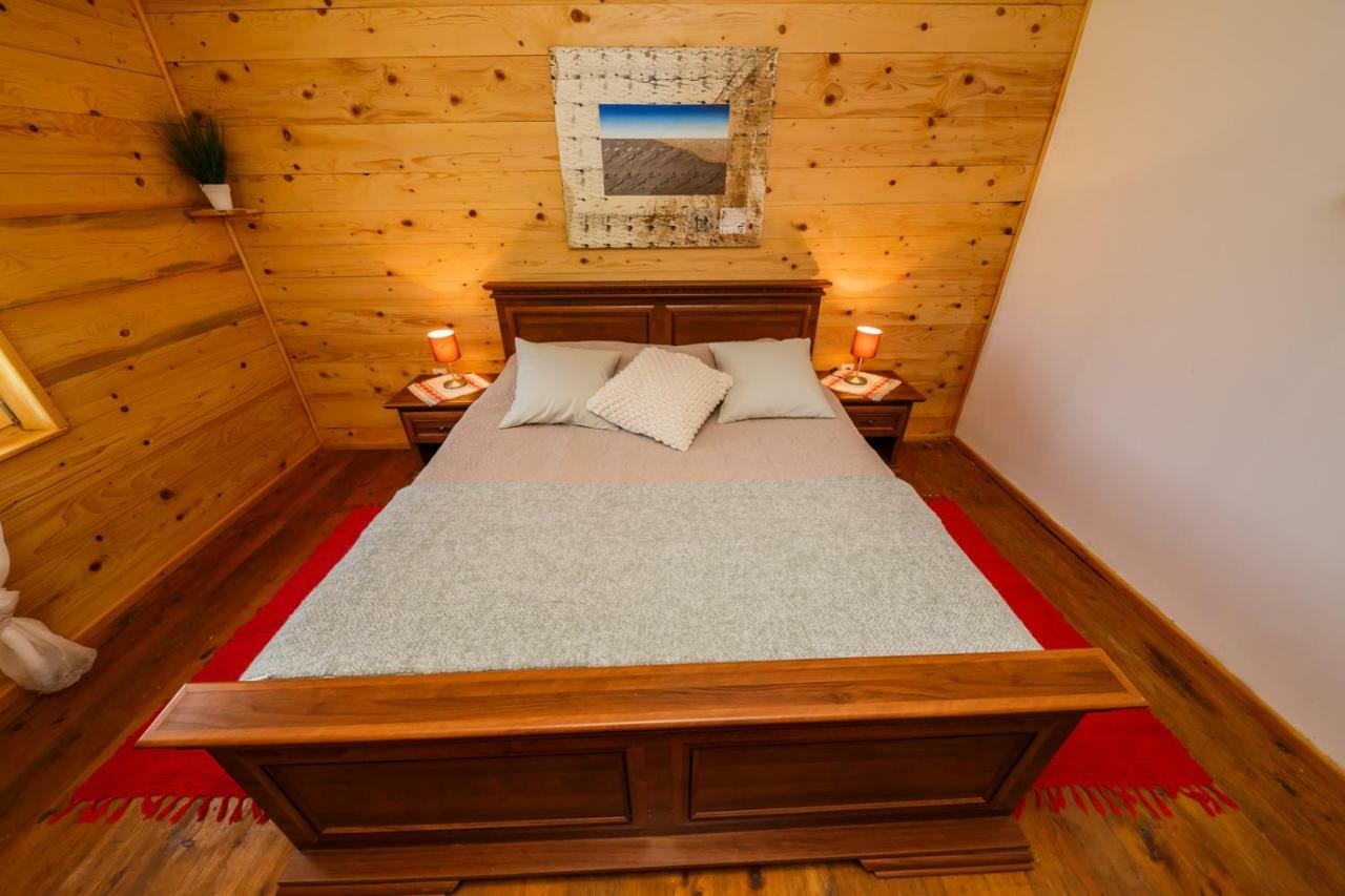 Beautiful Cottage With Heated Pool For 22 Ppl Plaski Bagian luar foto