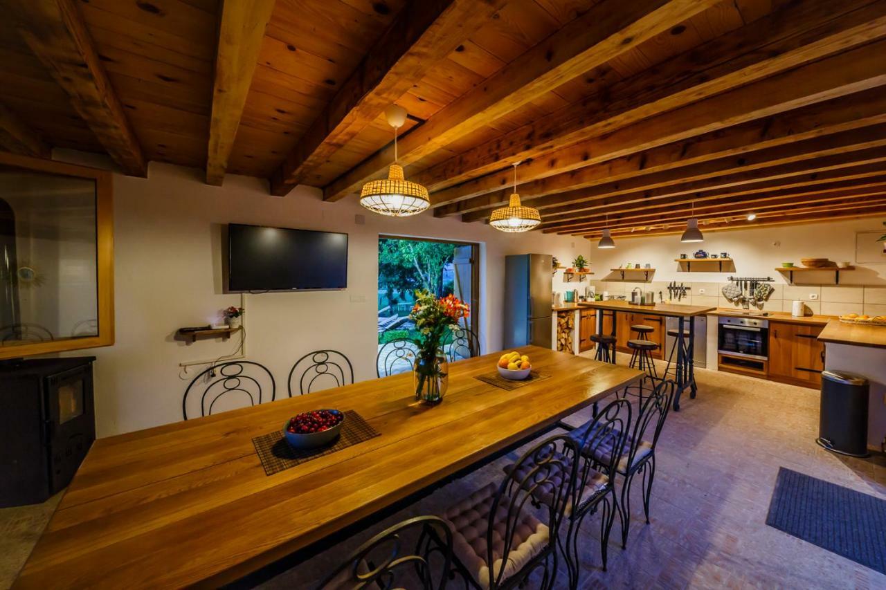 Beautiful Cottage With Heated Pool For 22 Ppl Plaski Bagian luar foto