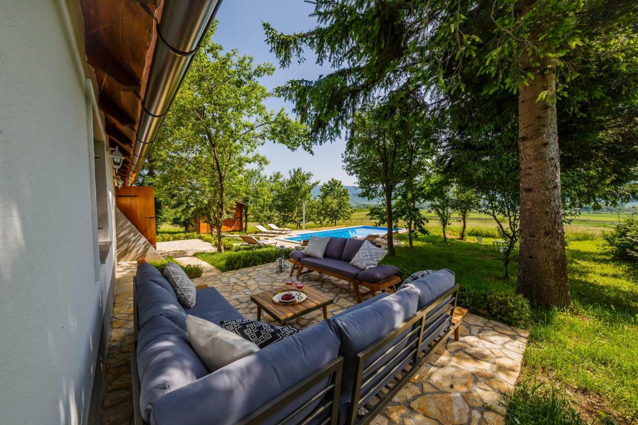 Beautiful Cottage With Heated Pool For 22 Ppl Plaski Bagian luar foto