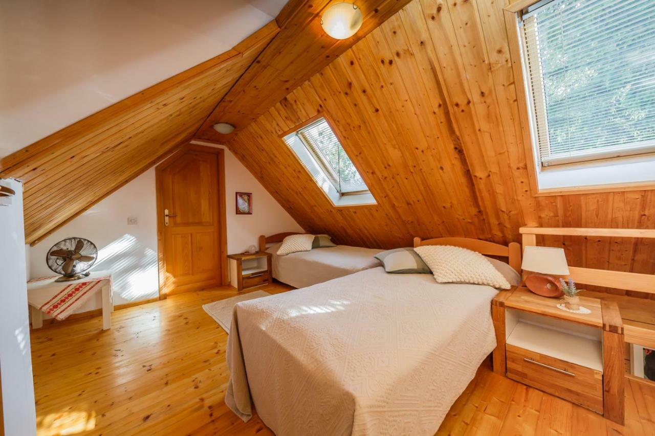 Beautiful Cottage With Heated Pool For 22 Ppl Plaski Bagian luar foto