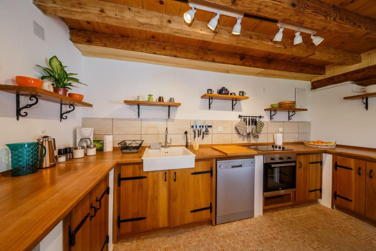 Beautiful Cottage With Heated Pool For 22 Ppl Plaski Bagian luar foto
