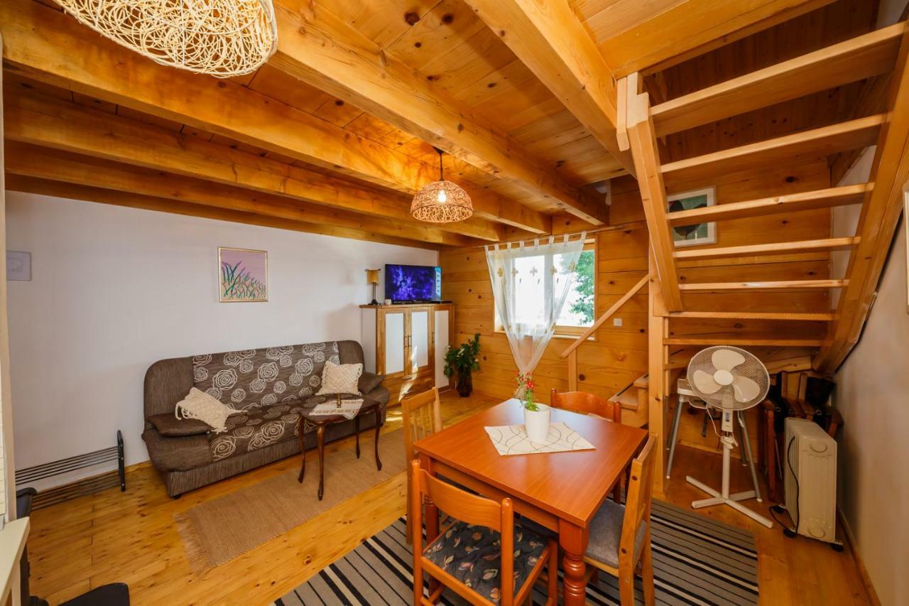 Beautiful Cottage With Heated Pool For 22 Ppl Plaski Bagian luar foto