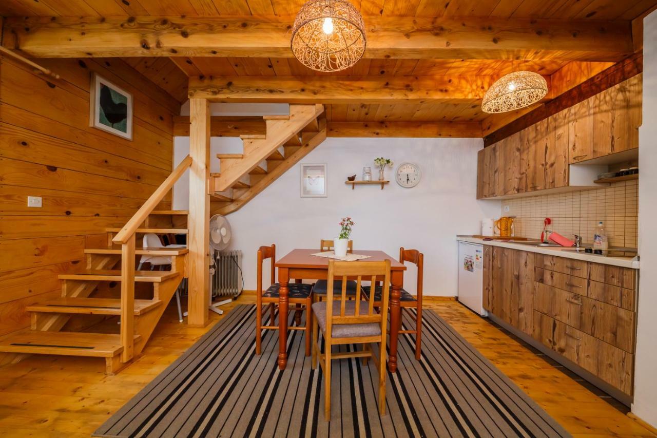 Beautiful Cottage With Heated Pool For 22 Ppl Plaski Bagian luar foto